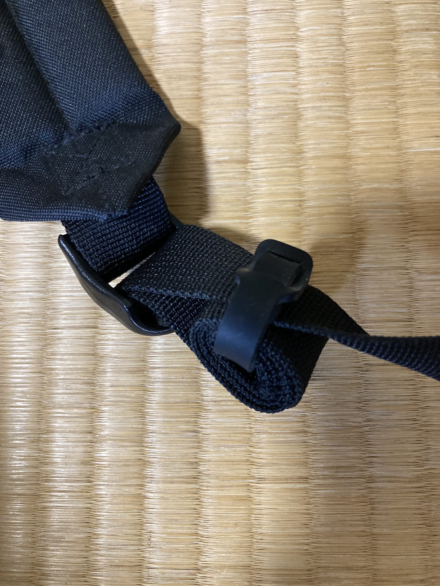 100均で解決!!リュックの余ったベルトはこうするべき! あいずちぶろぐ 100均で解決!!リュックの余ったベルトはこうするべき! あいずちぶろぐ